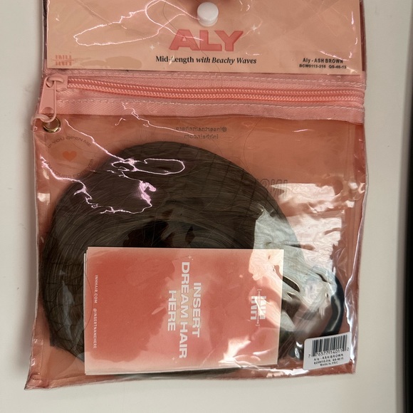 Insertnamehere 18” Aly Ash Brown beach wave ponytail extension. - Picture 2 of 2